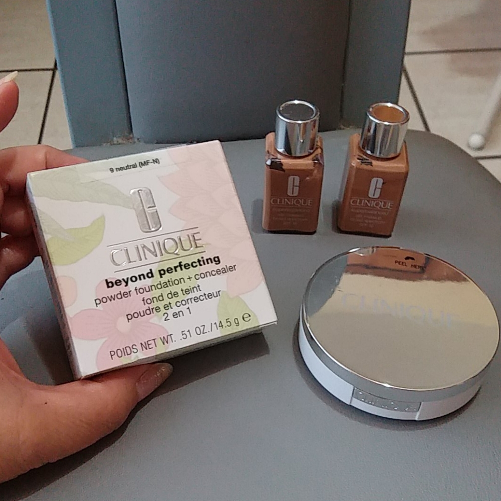Clinique powder neutral 14.5g/2 SPF 15 foundation